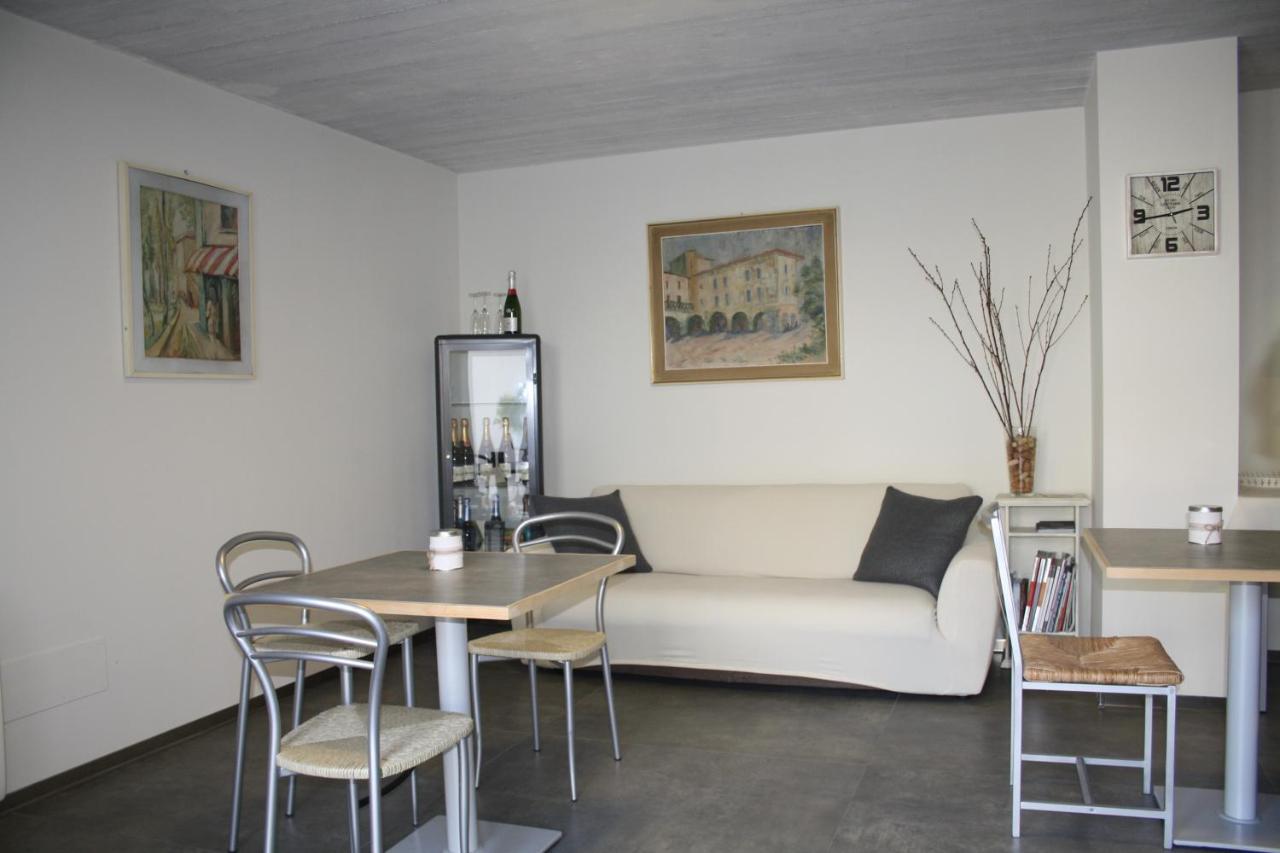 Cascina San Martino Bed and Breakfast Passirano Buitenkant foto