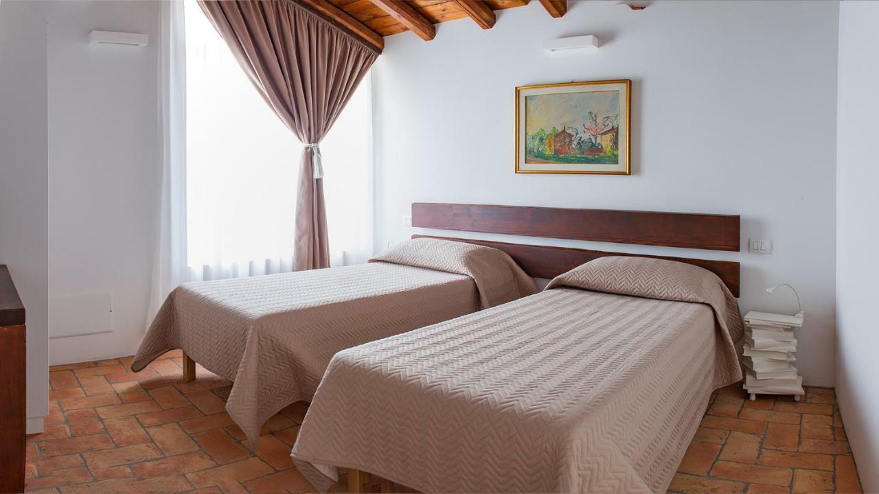 Cascina San Martino Bed and Breakfast Passirano Buitenkant foto